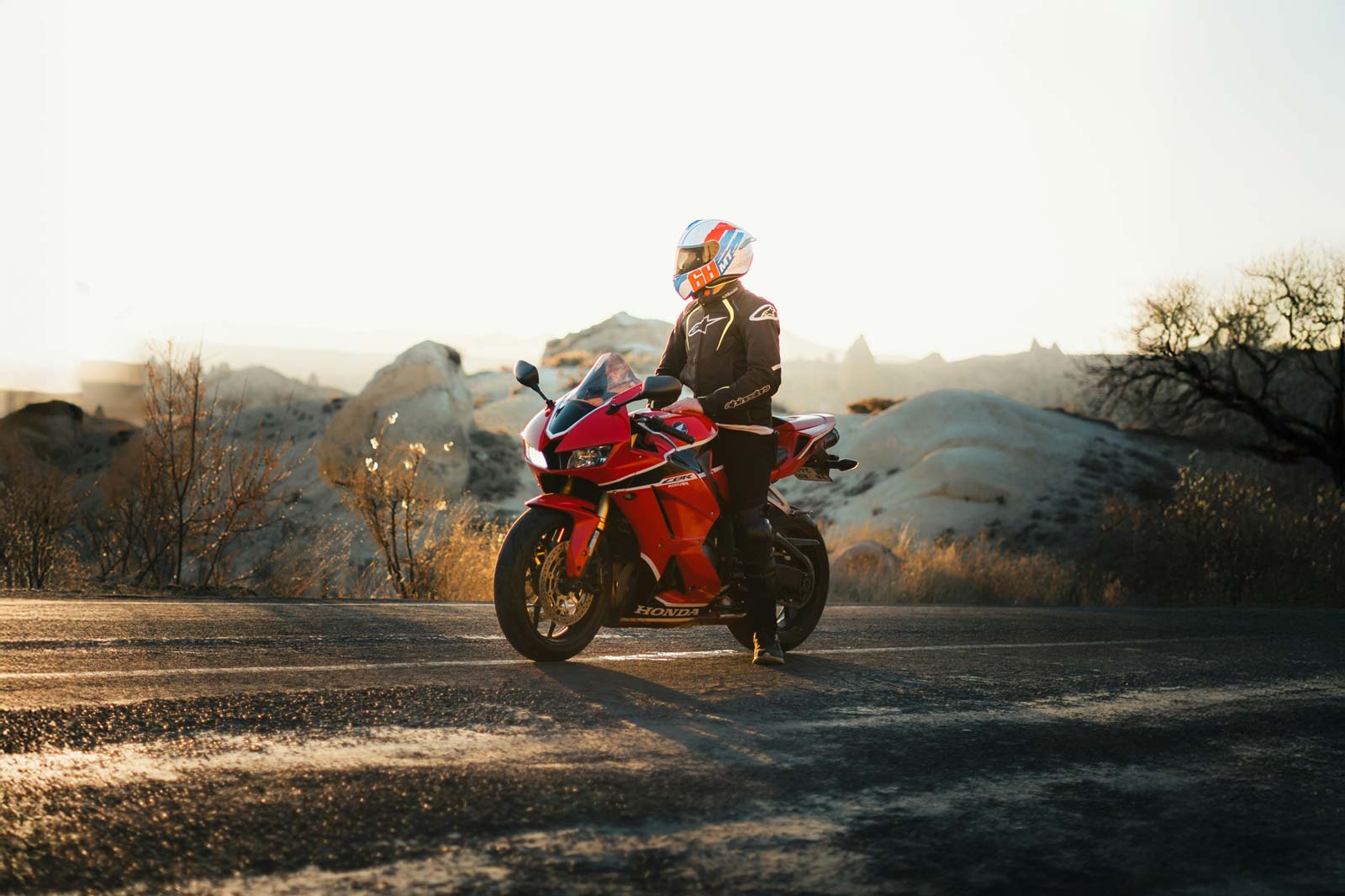 Motorradfahrer Sonnenuntergang